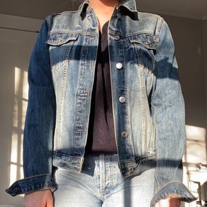 CUTE SLIGHTLY CROPPED JEAN JACKET